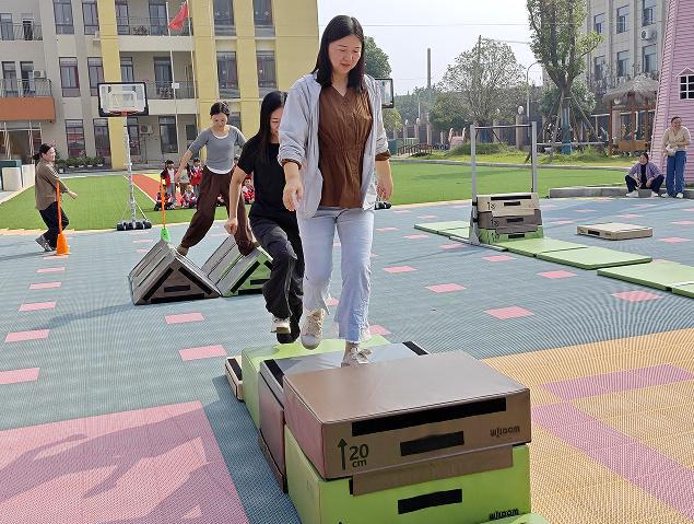 验学校幼儿园趣味酷跑乐享运动j9九游会登录沙洋县汉上实(图3) 验学校幼儿园趣味酷跑乐享运动j9九游会登录沙洋县汉上实(图3)