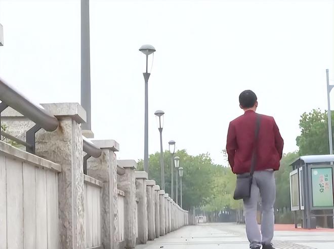 身母亲赶出家门背后真相令人泪目J9数字平台湖南14岁女儿将单